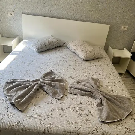 Guest house Aksa House Central *